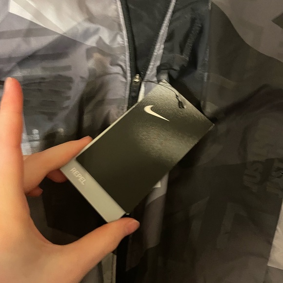 Nike running jacket - Picture 4 of 5